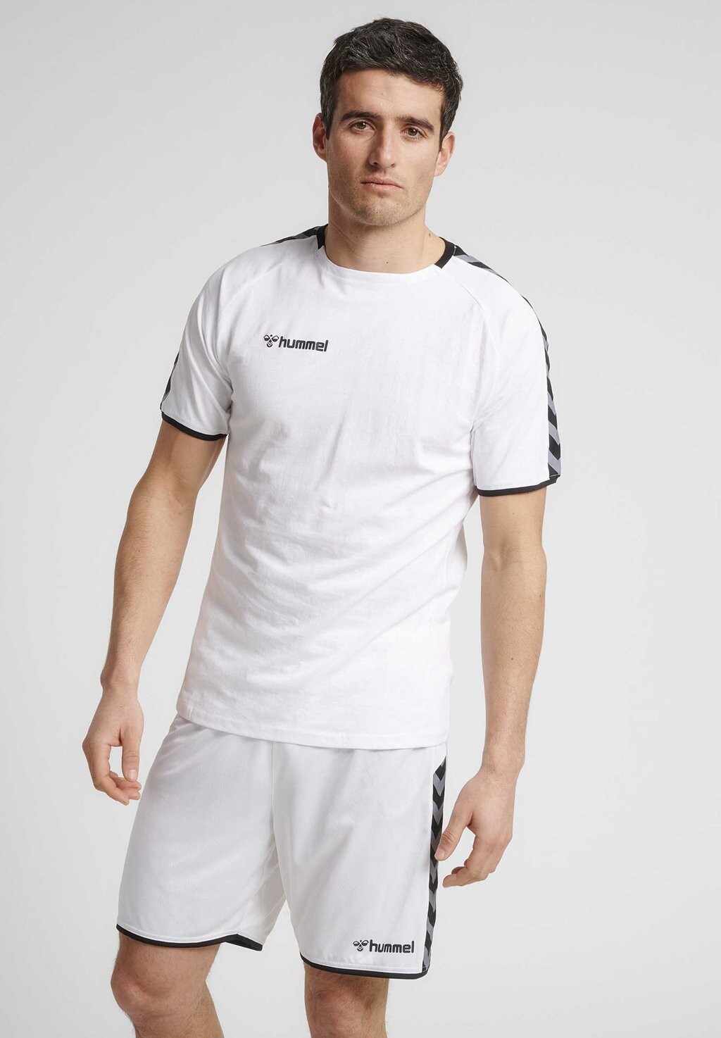 

Футболка с принтом Hummel, белый
