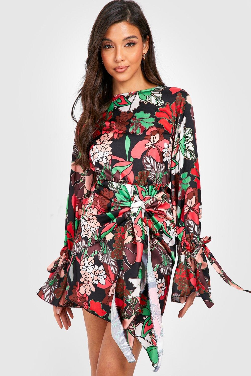 

Платье с цветочным принтом и завязкой на манжетах Boohoo, черный
