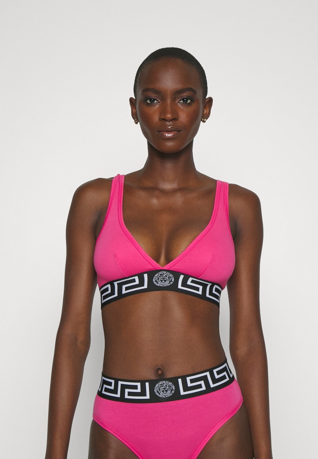 

Бюстгальтер треугольные Versace НИЖНЕЕ БЕЛЬЕ TOPEKA STRETCH, цвет fuxia/black/white