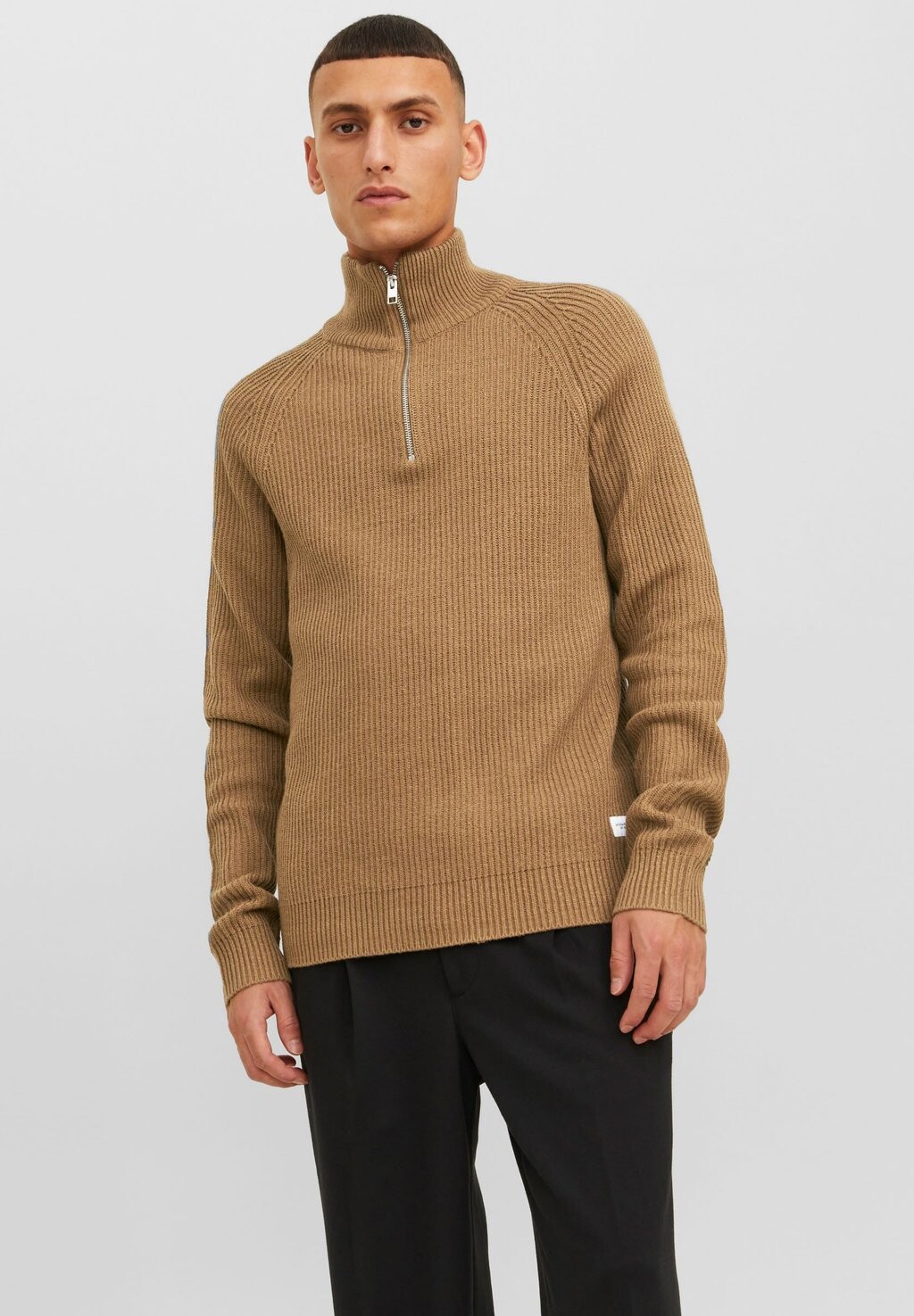 

Свитер МОЛНИЯ НА ПОЛОВИНЕ Jack & Jones, выдра
