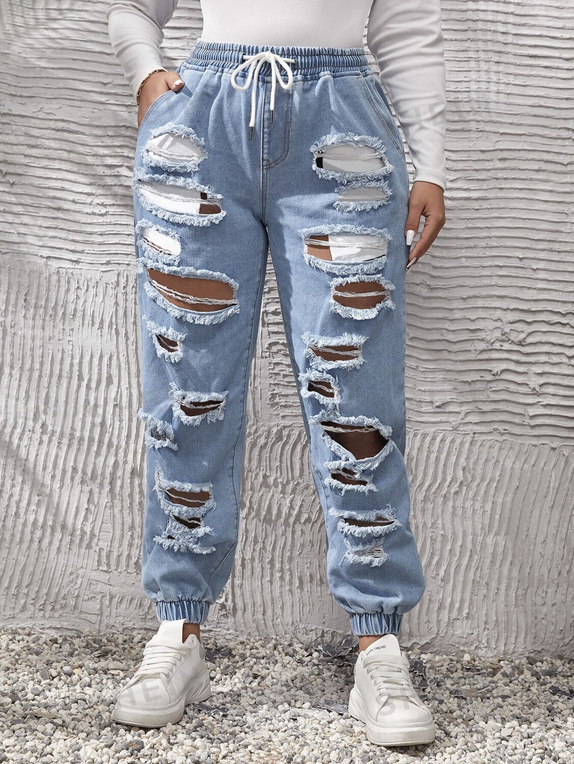 

Длинные джинсы EZwear Plus, рваный пояс, потертые концы Shein, светло-голубой