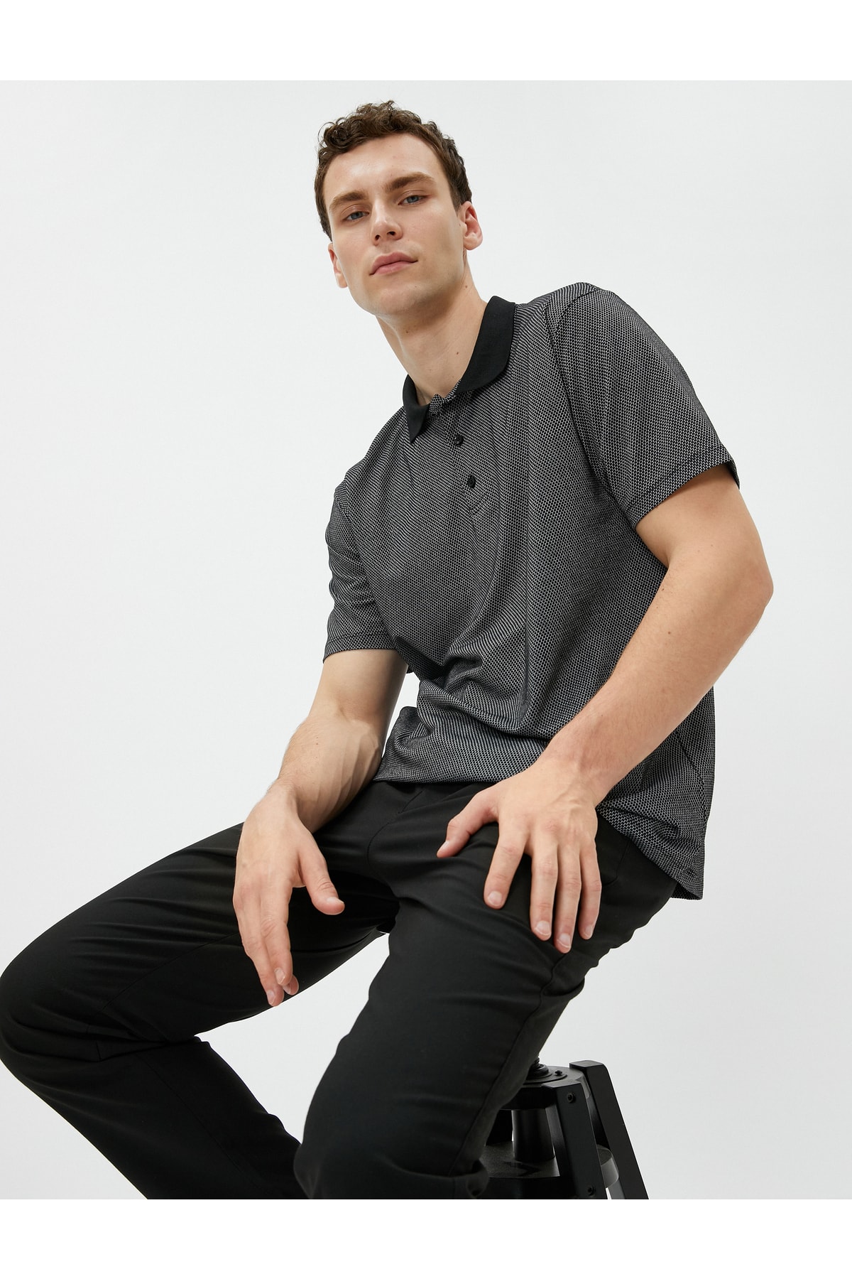 Базовая футболка с воротником-поло на пуговицах с коротким рукавом Koton, серый базовая футболка с воротником поло на пуговицах с коротким рукавом koton хаки