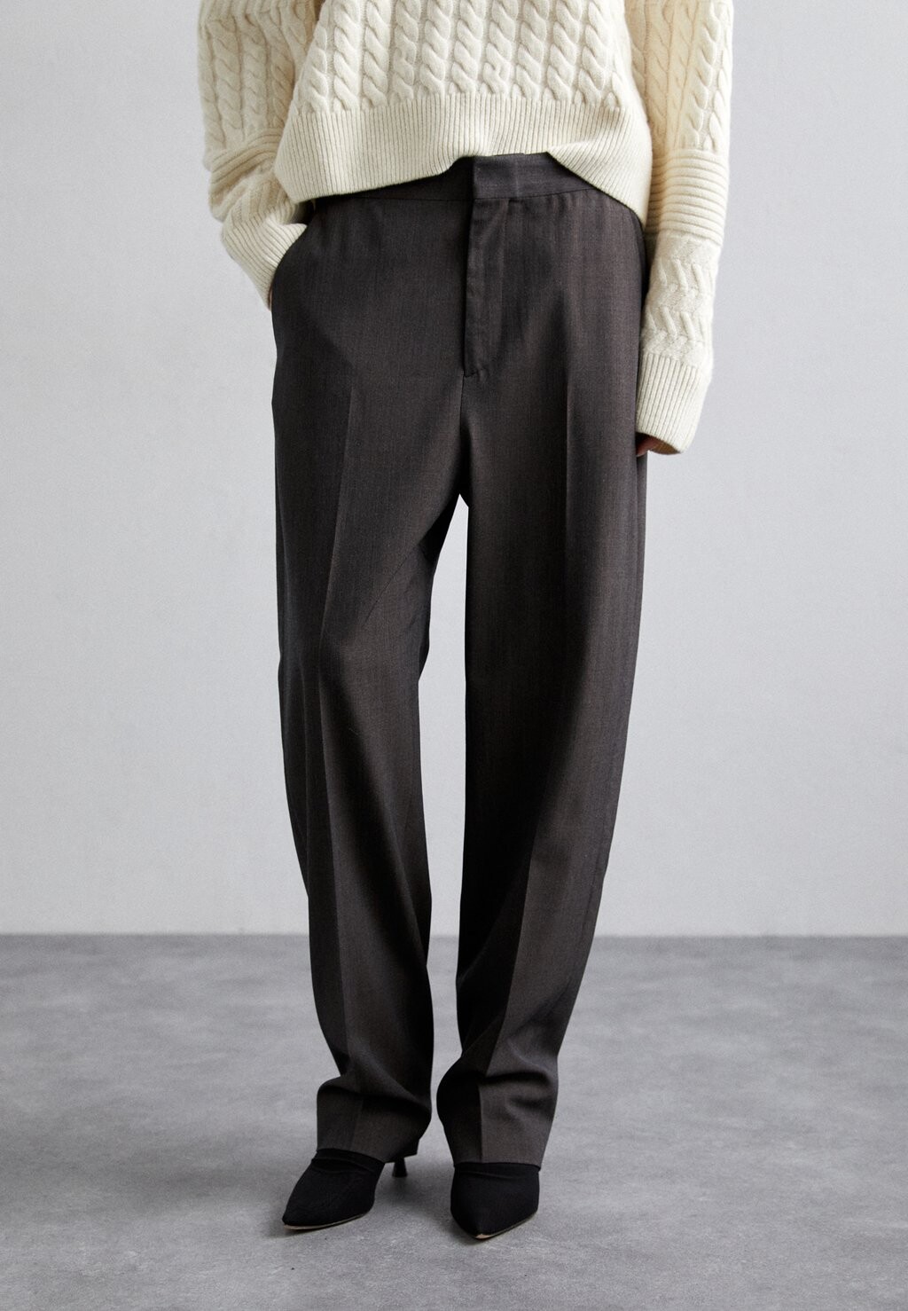 

Брюки Relaxed Tailored Trousers Filippa K, цвет dark oak