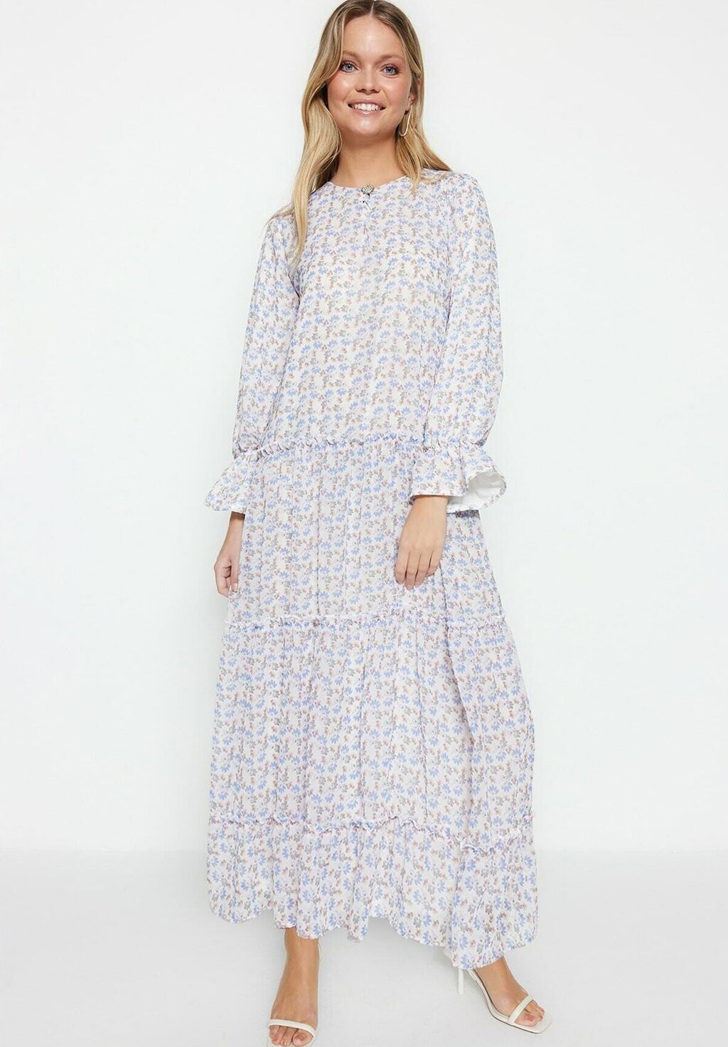 

Длинное платье Trendyol Modest, молочный
