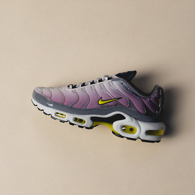 

Кроссовки Wmns Air Max Plus Nike, фиолетовый