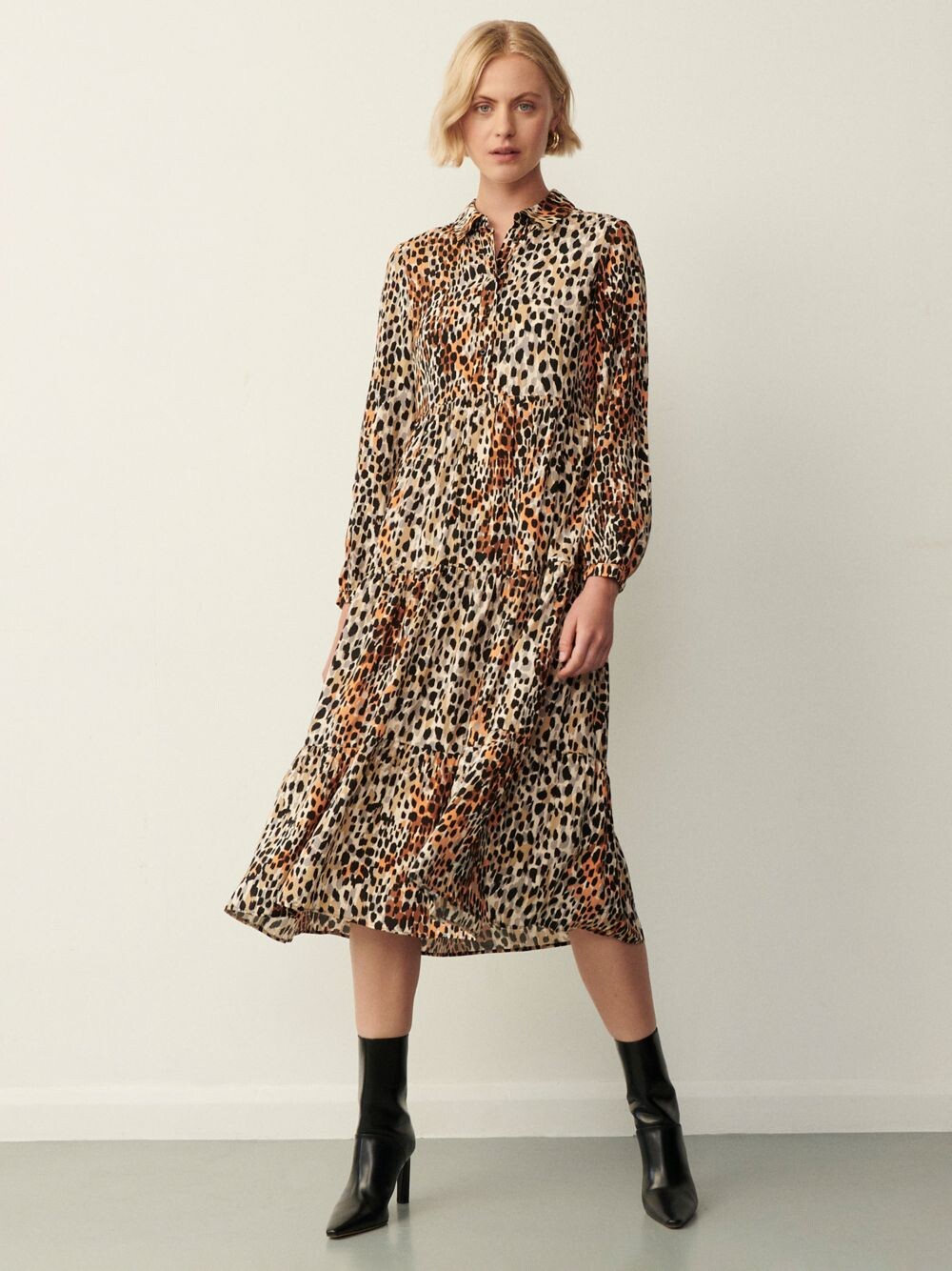 

Платье Kalia от Finery, коричневый леопардовый