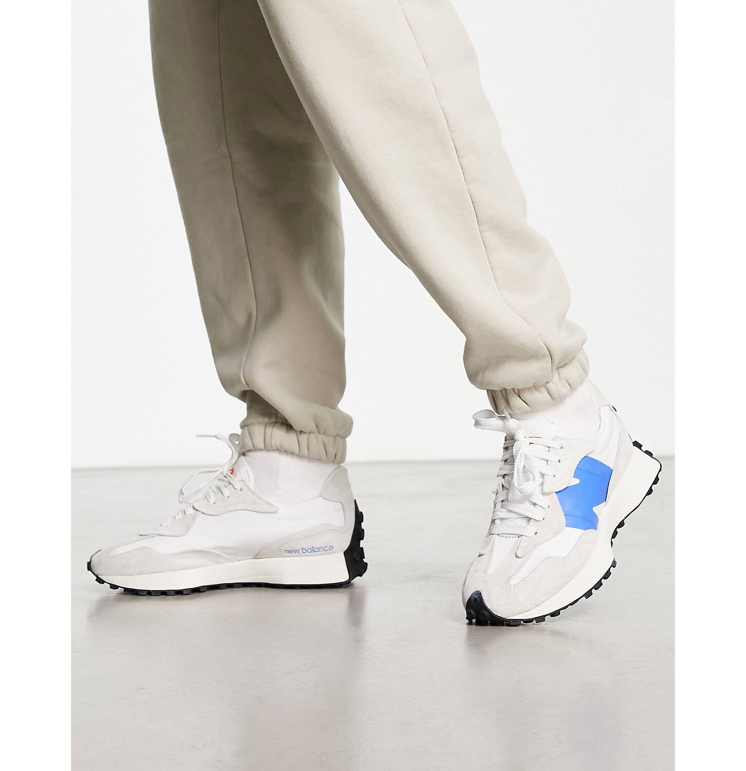 

Бело-синие кроссовки New Balance 327