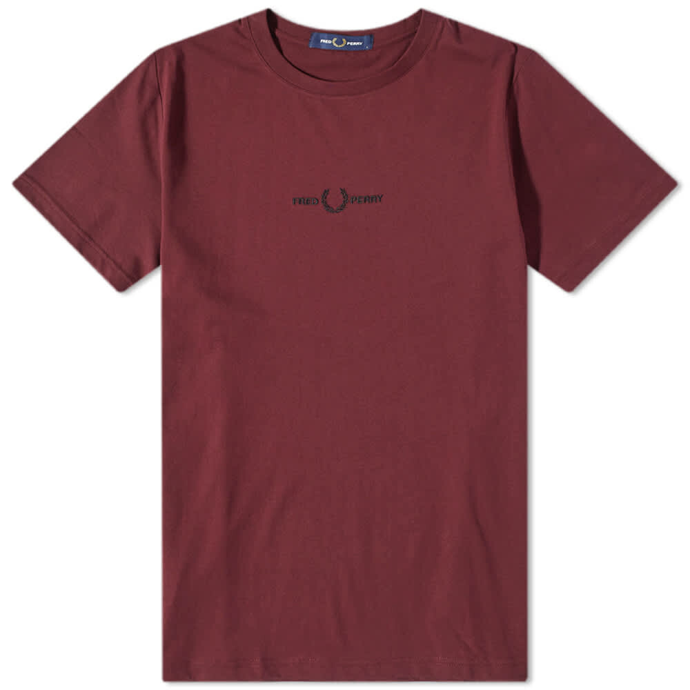 

Футболка с вышивкой Fred Perry