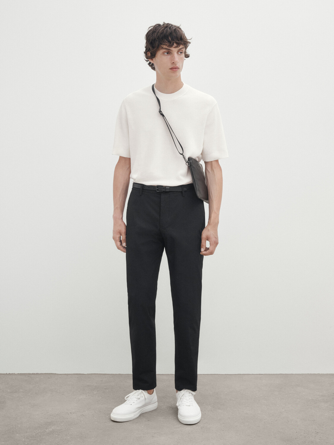 

Брюки-чиносы из джоггера Massimo Dutti, черный