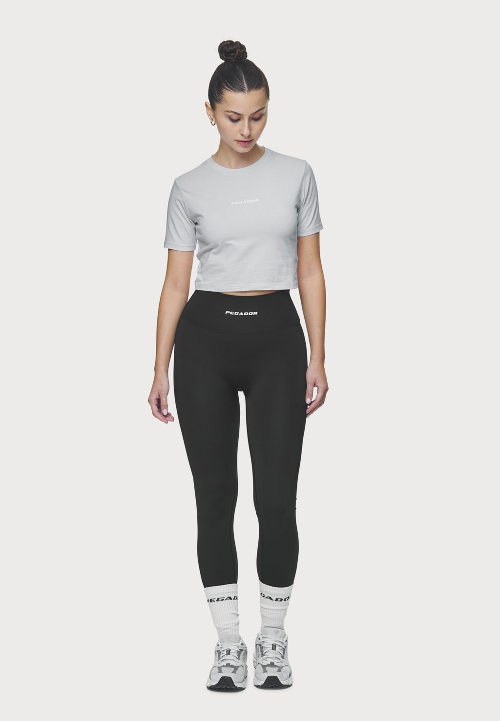

Базовая футболка INES CROPPED BABY TEE Pegador, серый