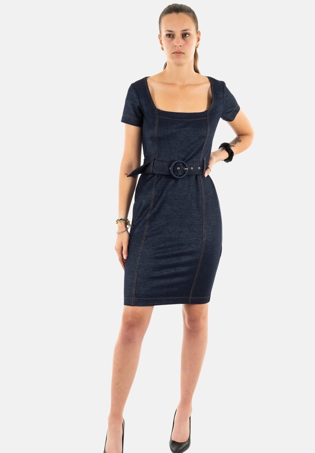 

Джинсовое платье Guess с квадратным вырезом, синий