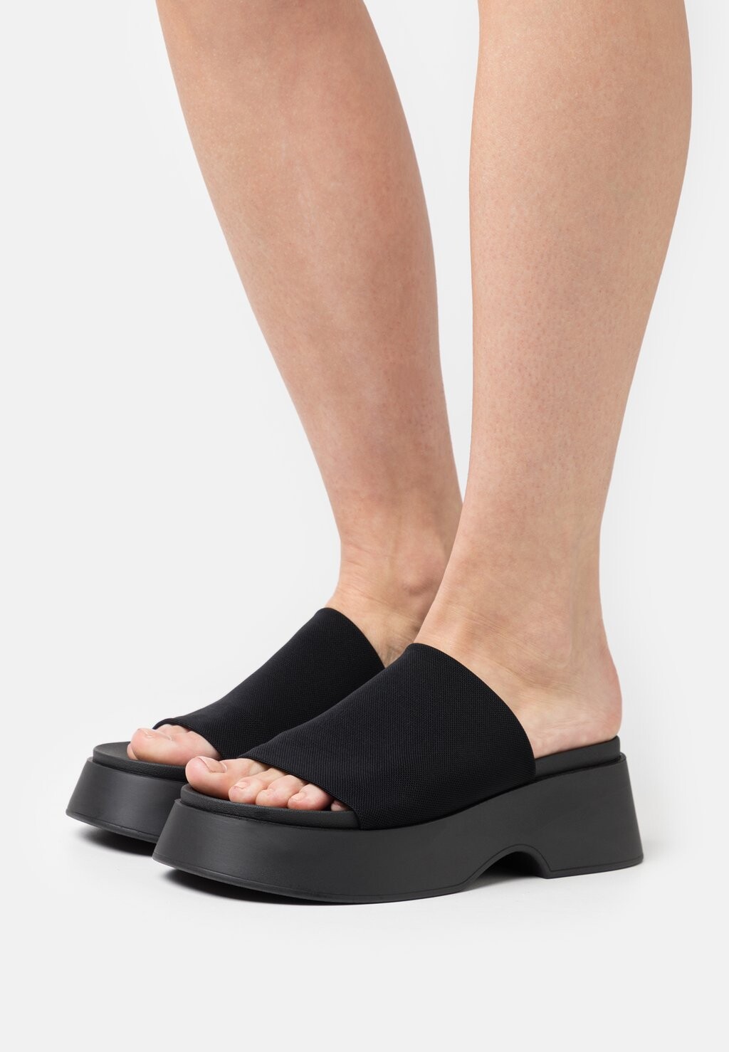 

Шлепанцы Steve Madden, черный