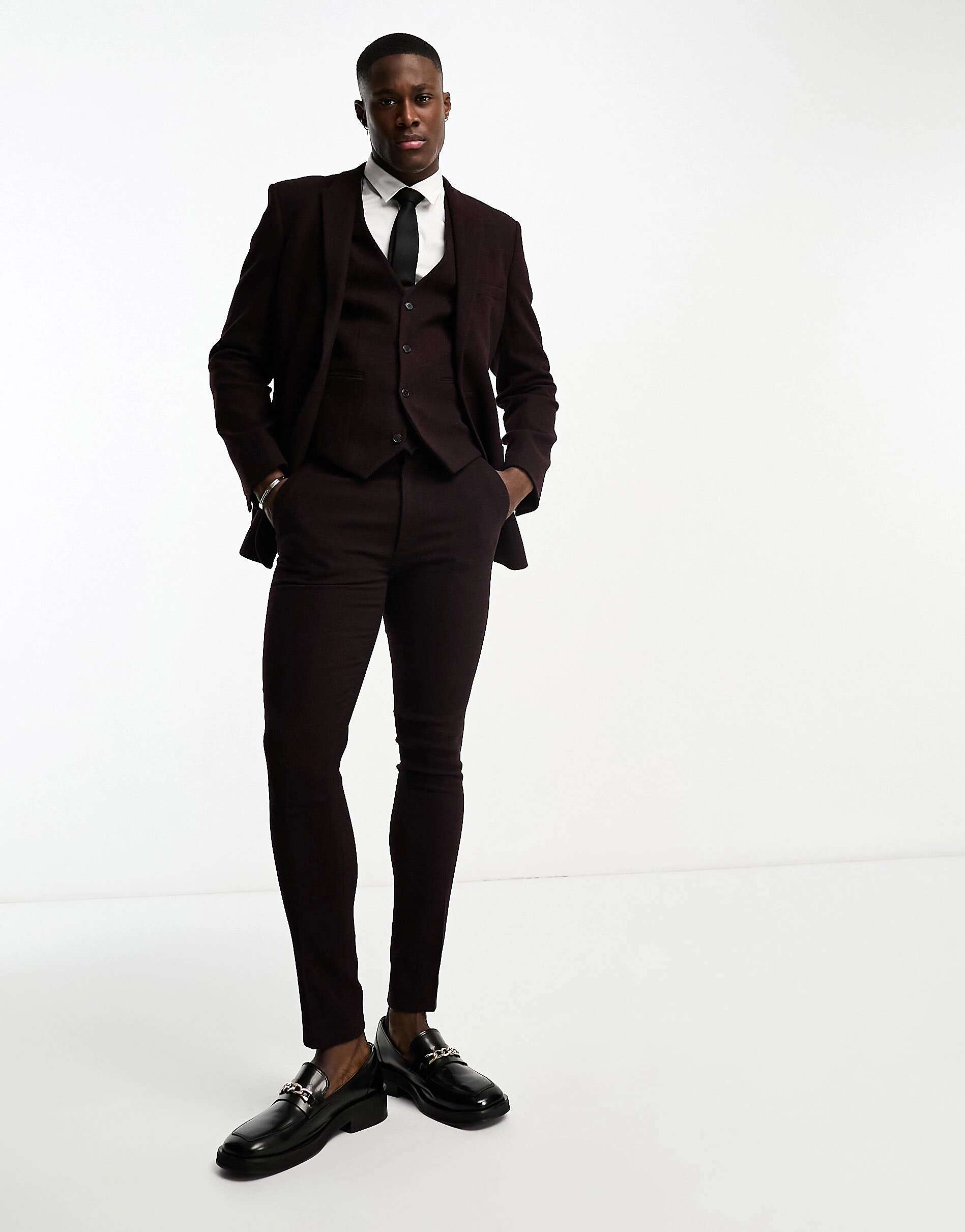 цена Бордовые супероблегающие костюмные брюки из смесовой шерсти с узором «елочка» ASOS