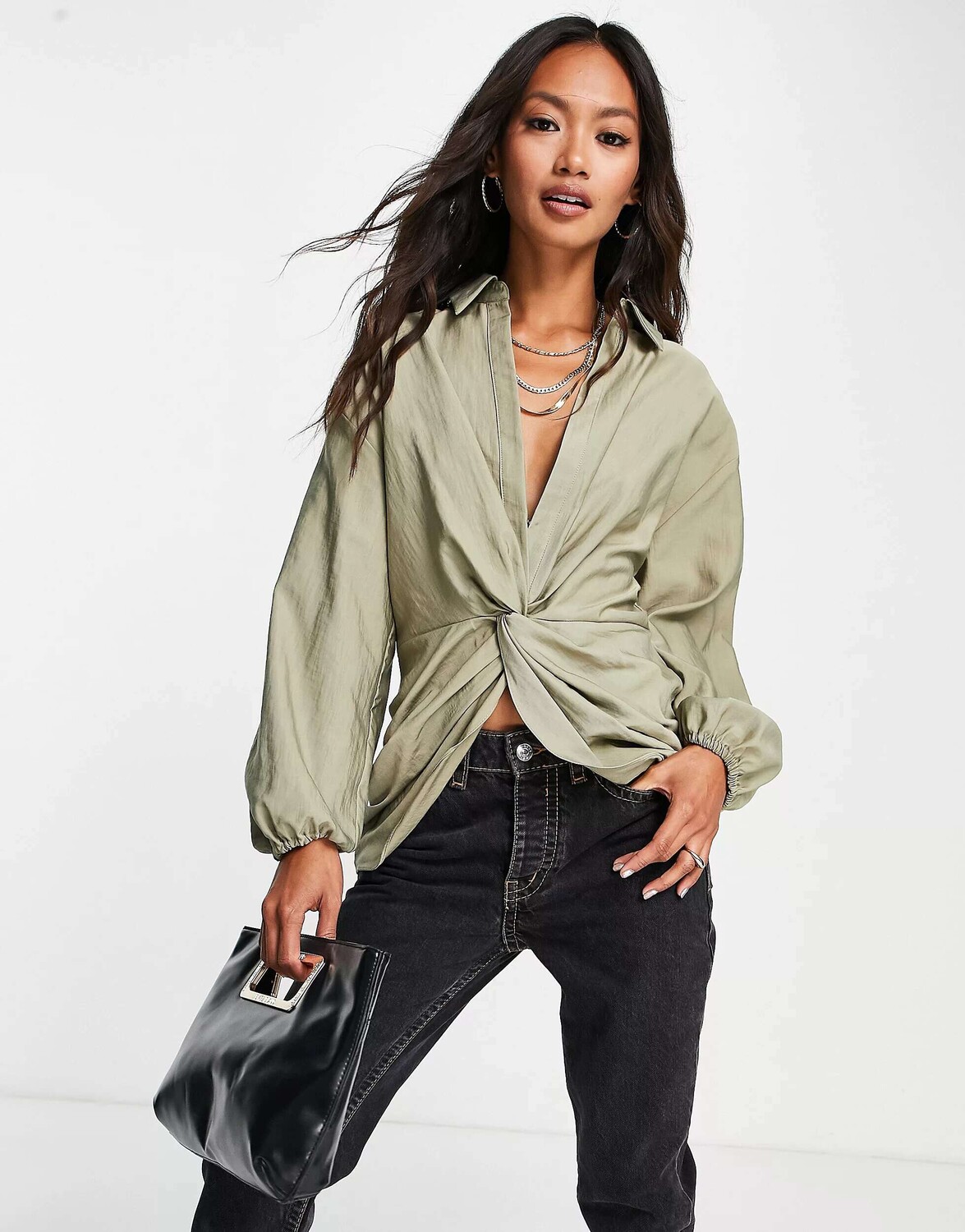 

Рубашка цвета хаки с закрученной передней частью River Island