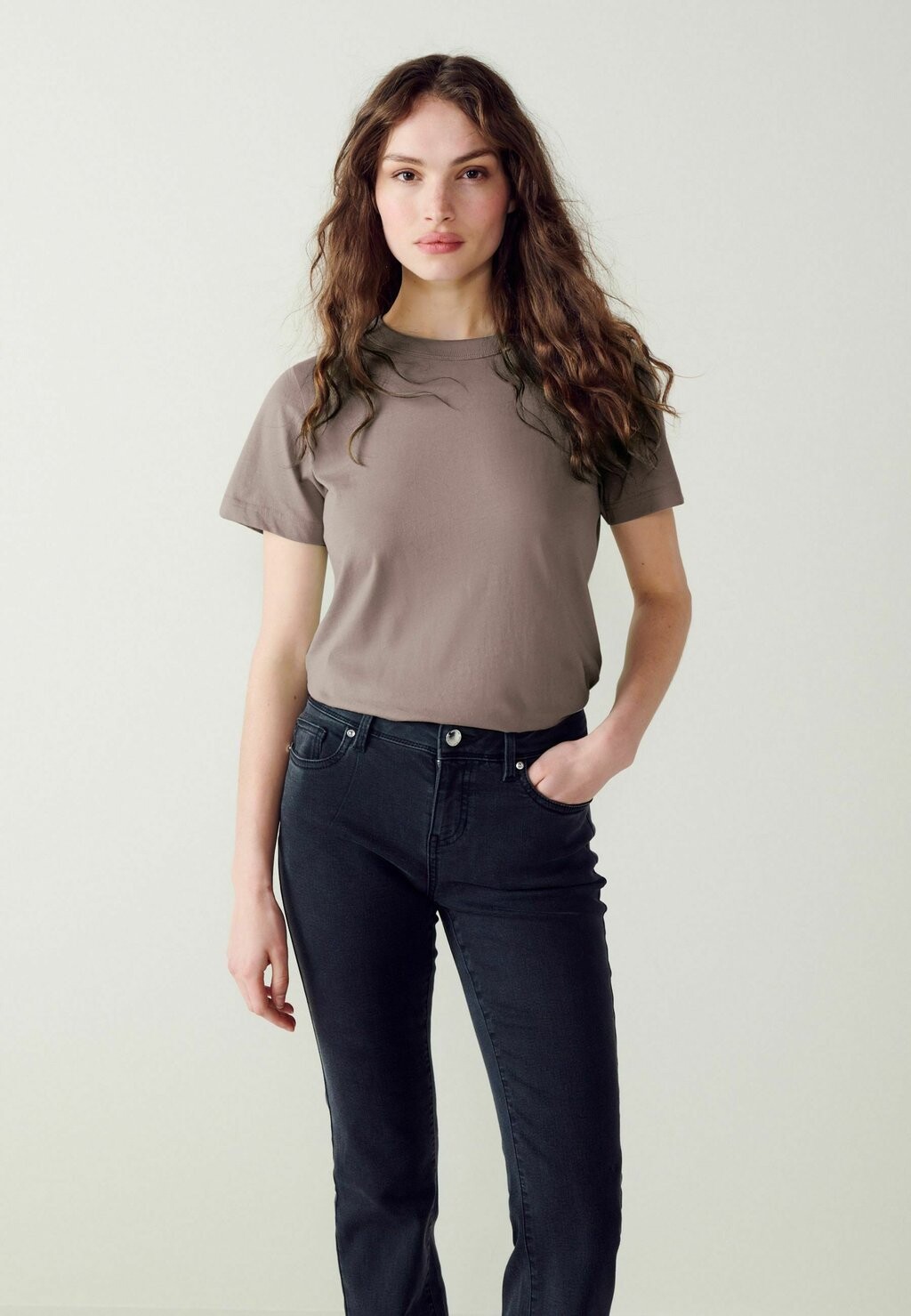 

Базовая футболка ESSENTIAL SHORT SLEEVE CREW NECK T-SHIRT Next, бежевый