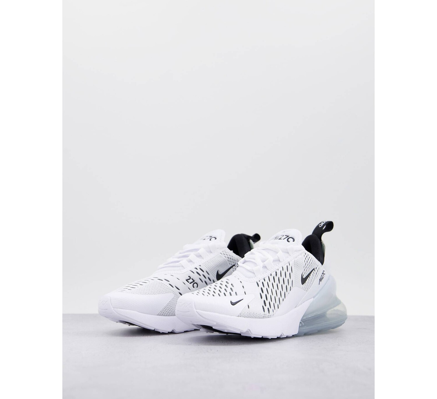 

Белые кроссовки Nike Air Max 270