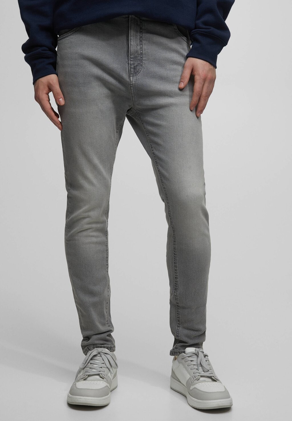 

Джинсы Tapered PULL&BEAR