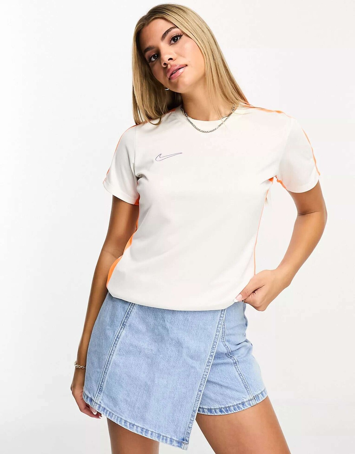 

Футболка Nike Academy 23 Dri-Fit белого и оранжевого цвета, Оранжевый