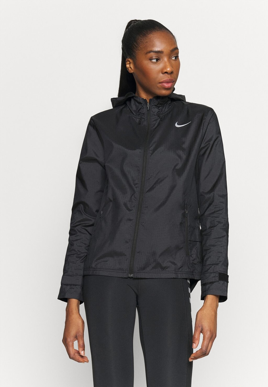 

Беговая куртка Nike, черный