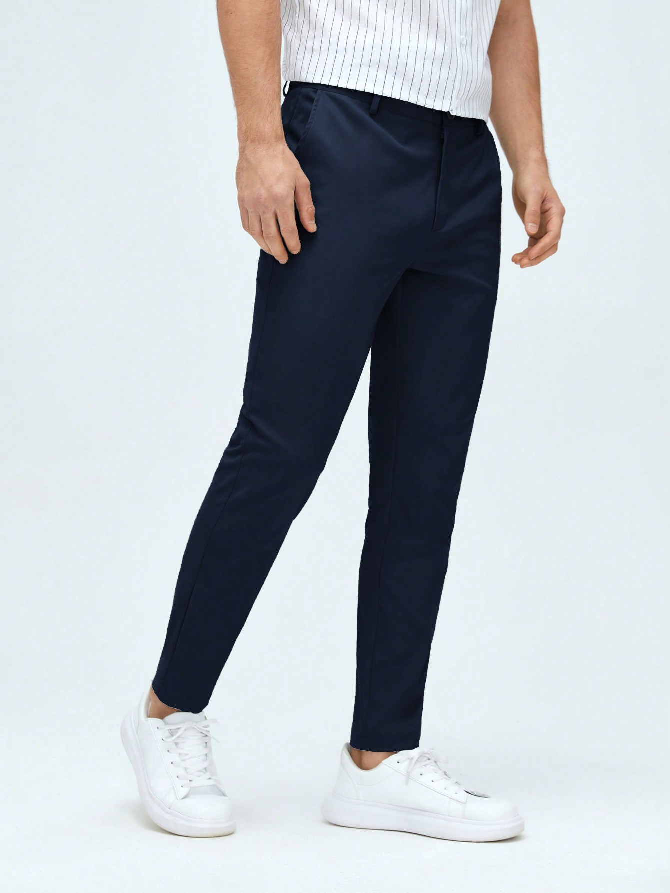 цена Мужские классические классические брюки из тканого материала с боковыми карманами Manfinity Mode, темно-синий