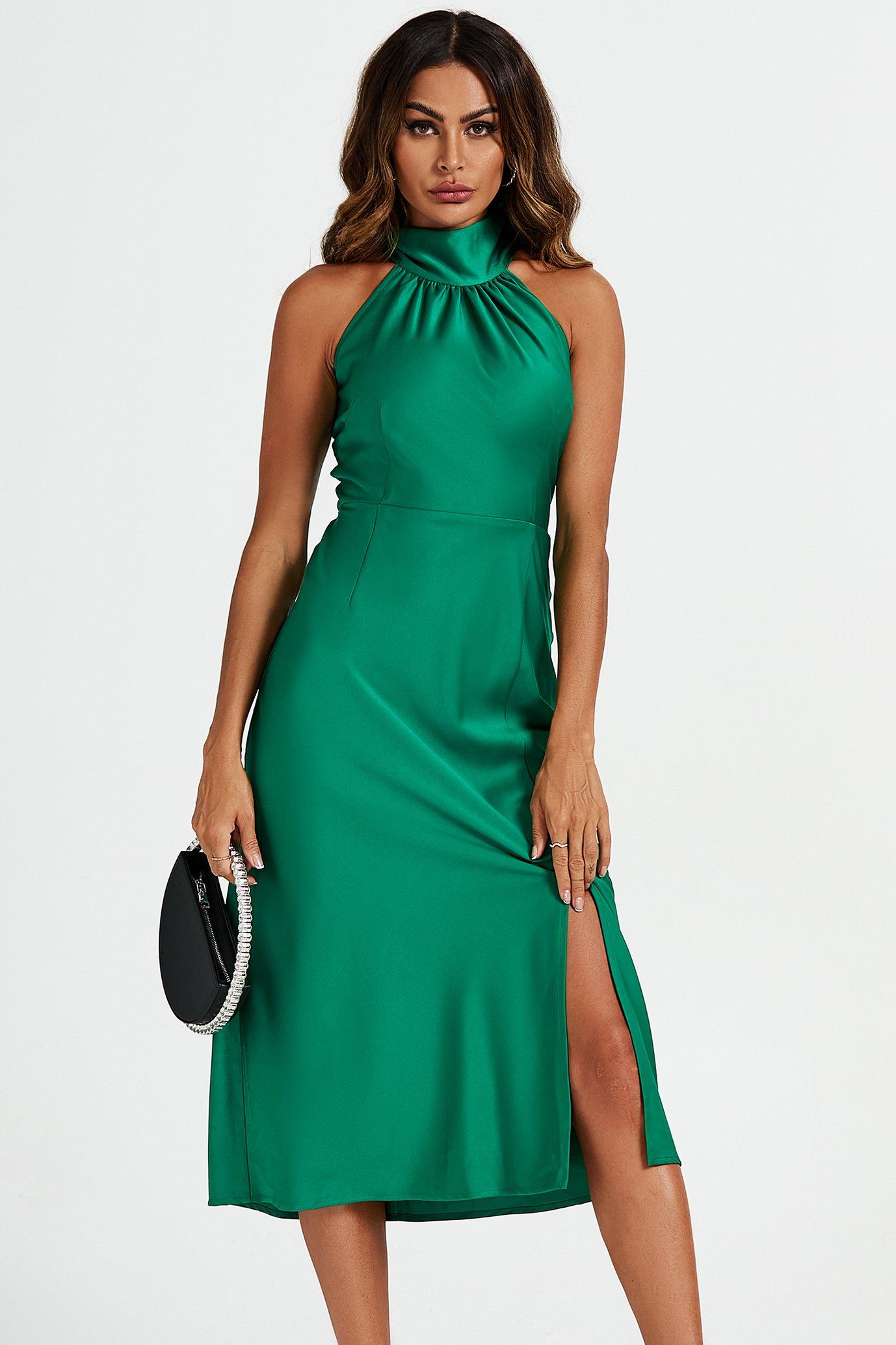 цена Зеленое атласное платье миди с воротником-бретелькой и завязкой на спине FS Collection, зеленый