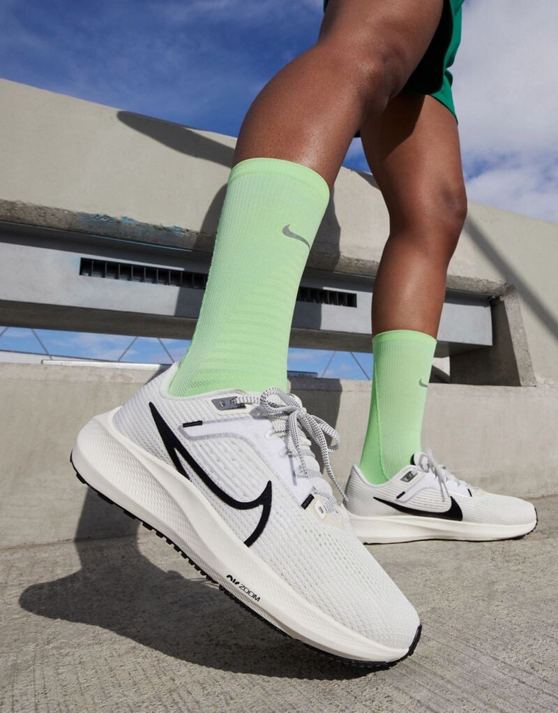 

Nike — Air Zoom Pegasus 40 — кремово-черные кроссовки