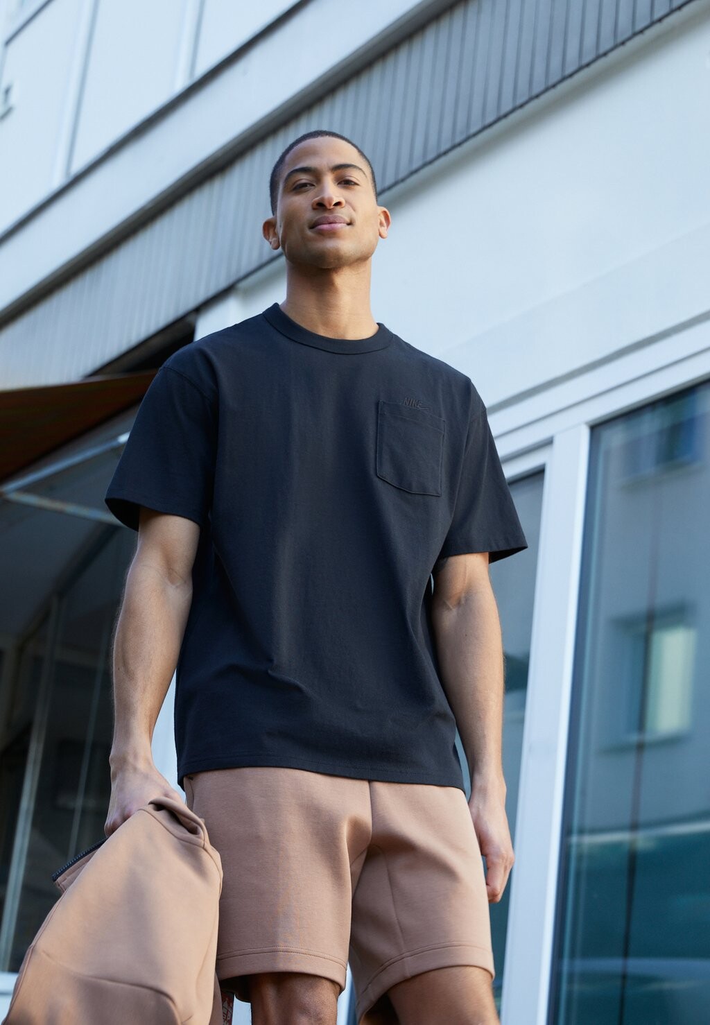 

Базовая футболка M PREM ESSNTL SUST PKT Nike, черный