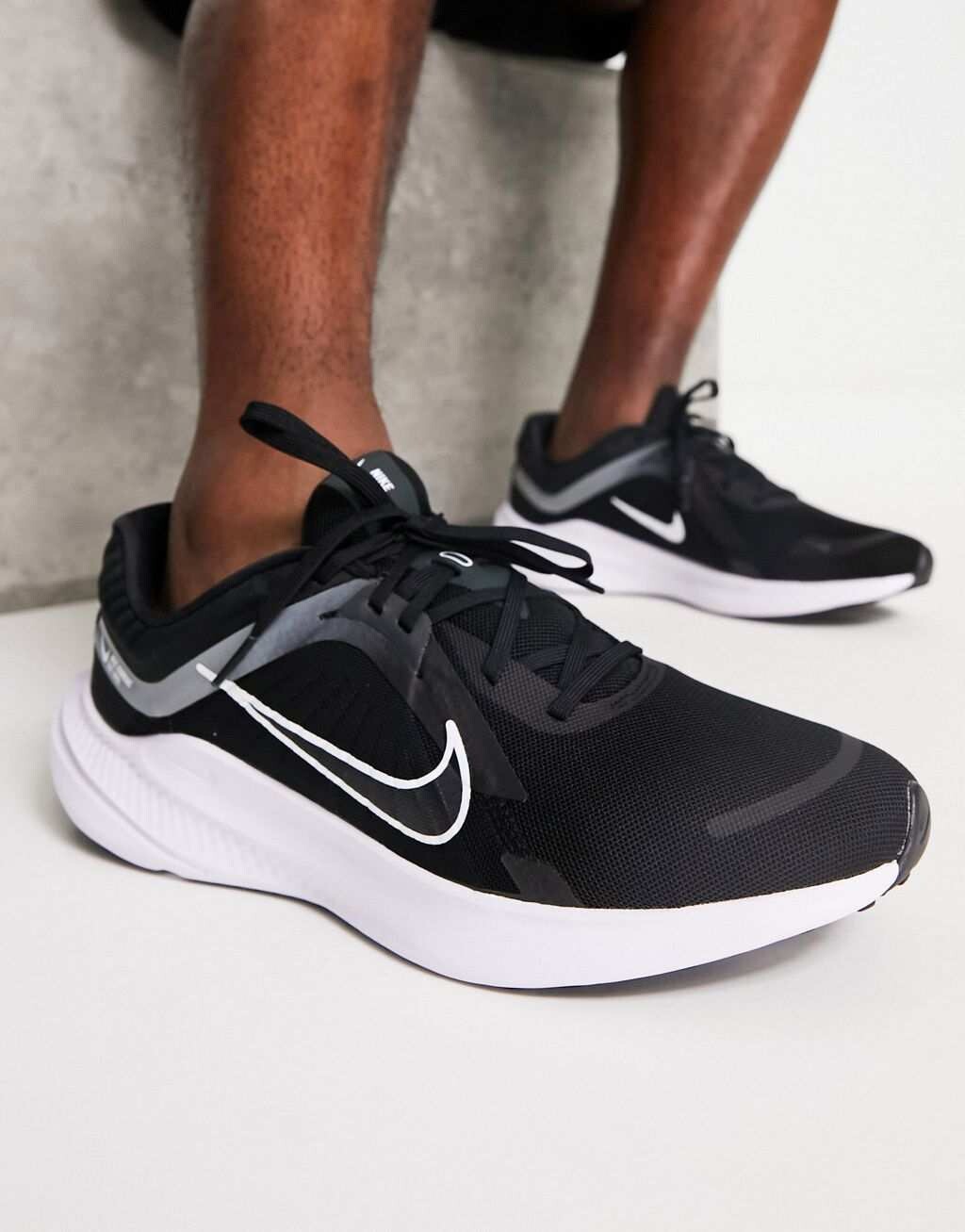 

Черно-серые кроссовки Nike Running Quest 5, Черный