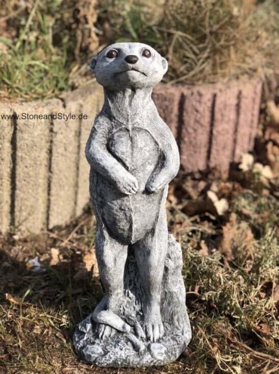 

Каменная фигурка суриката, стоящая из литого камня, морозостойкая, устойчивая к атмосферным воздействиям садовая фигура