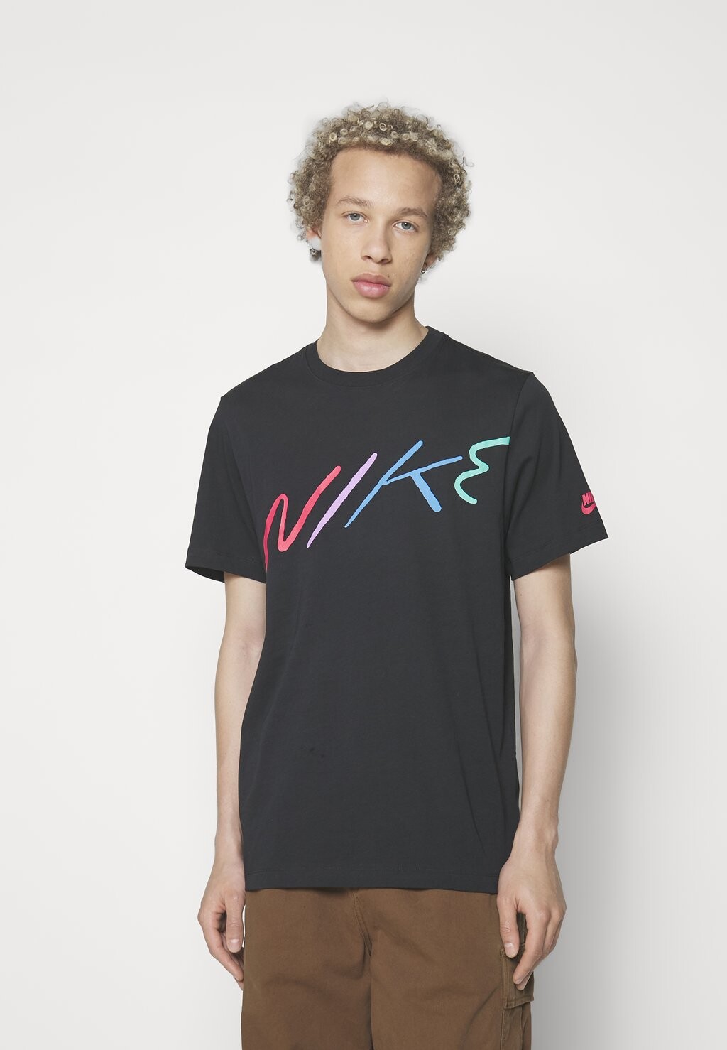 

Футболка с принтом Nike, черный