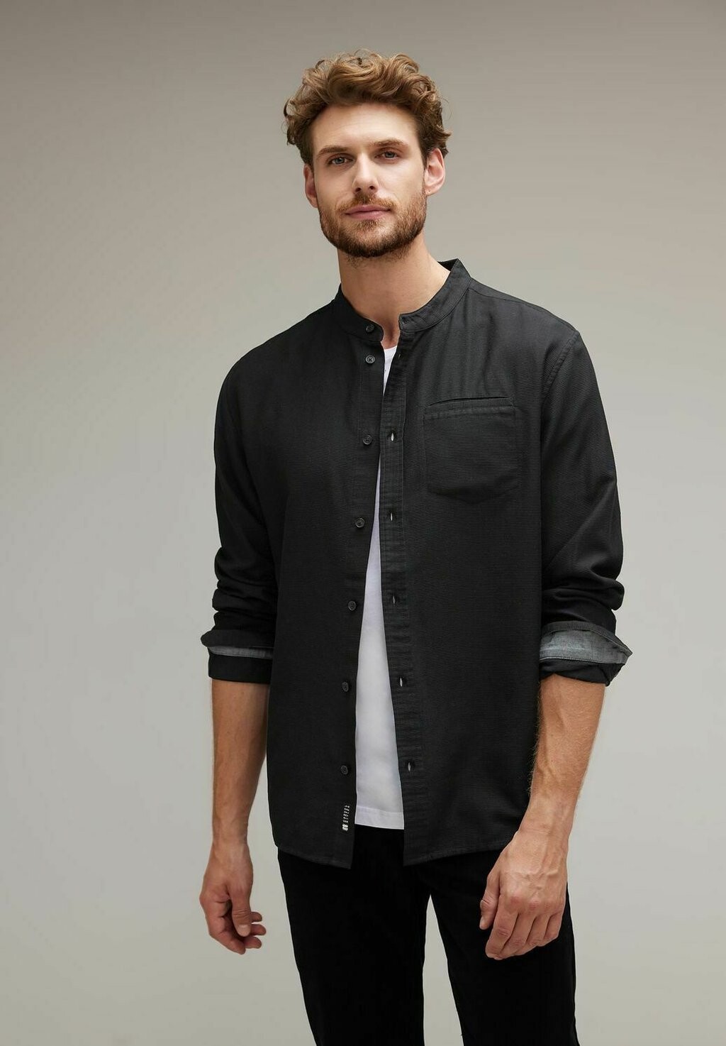 

Рубашка Mit Struktur Street One MEN, цвет schwarz