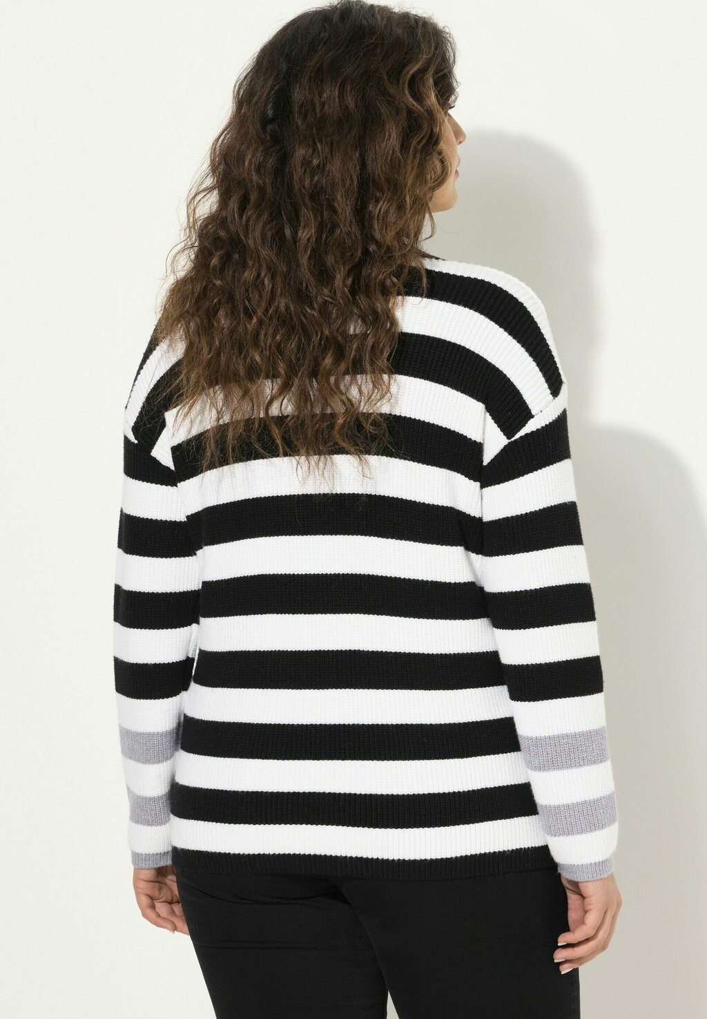 

Джемпер LONG SLEEVE Ulla Popken, черный