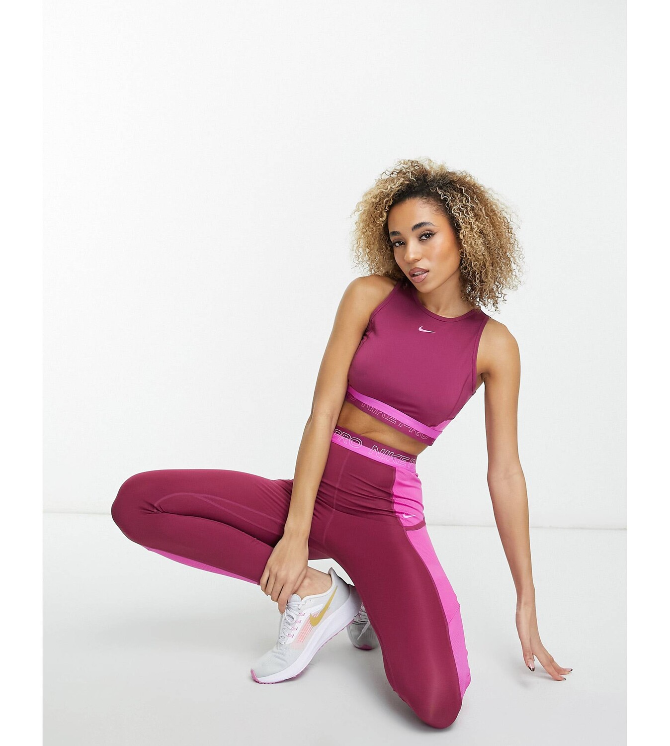 

Фиолетовая укороченная майка прямого кроя Nike Pro Femme Training Nike Training
