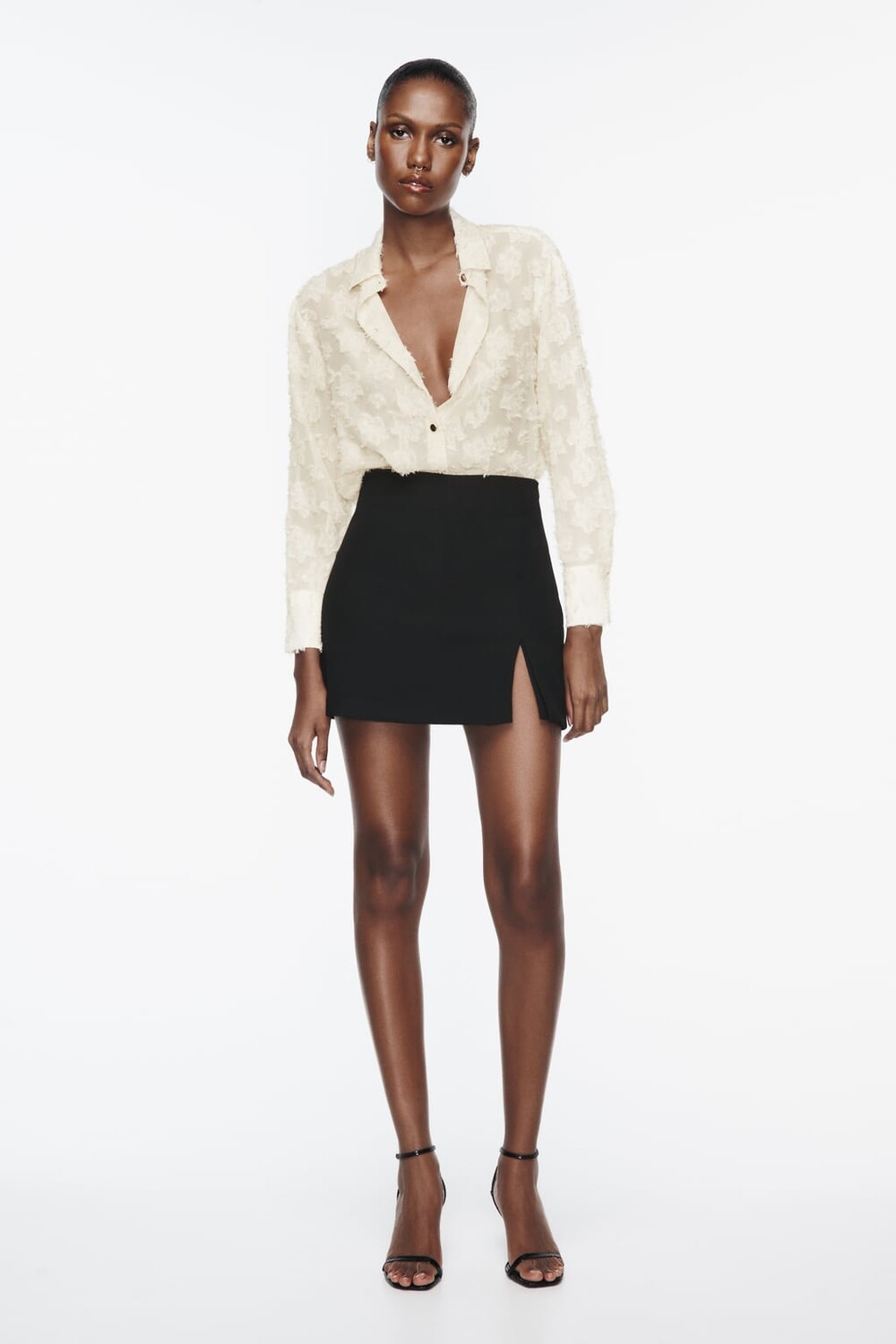 

Рубашка с цветочным принтом и фактурной тканью ZARA, экру