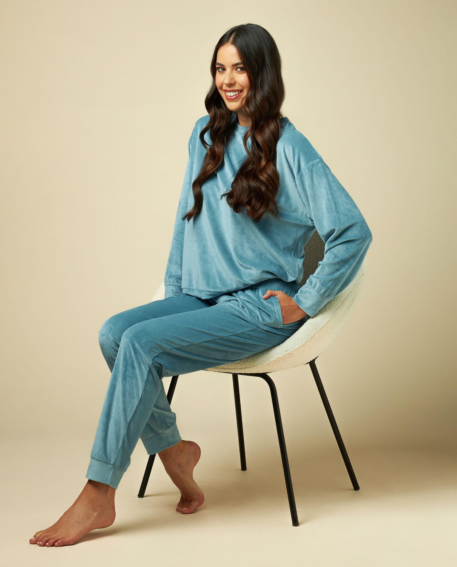 Женские длинные бархатные пижамные брюки в рубчик. Nymos, светло-синий цена и фото