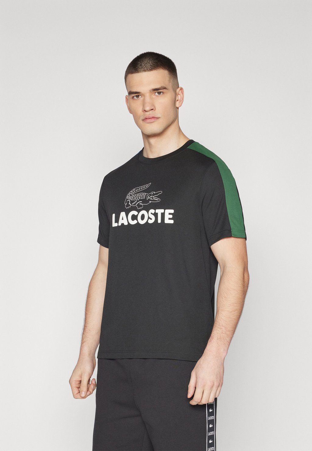 Спортивная футболка Lacoste Sport, цвет black/globe-green кроссовки lacoste joggeur 2 0 black