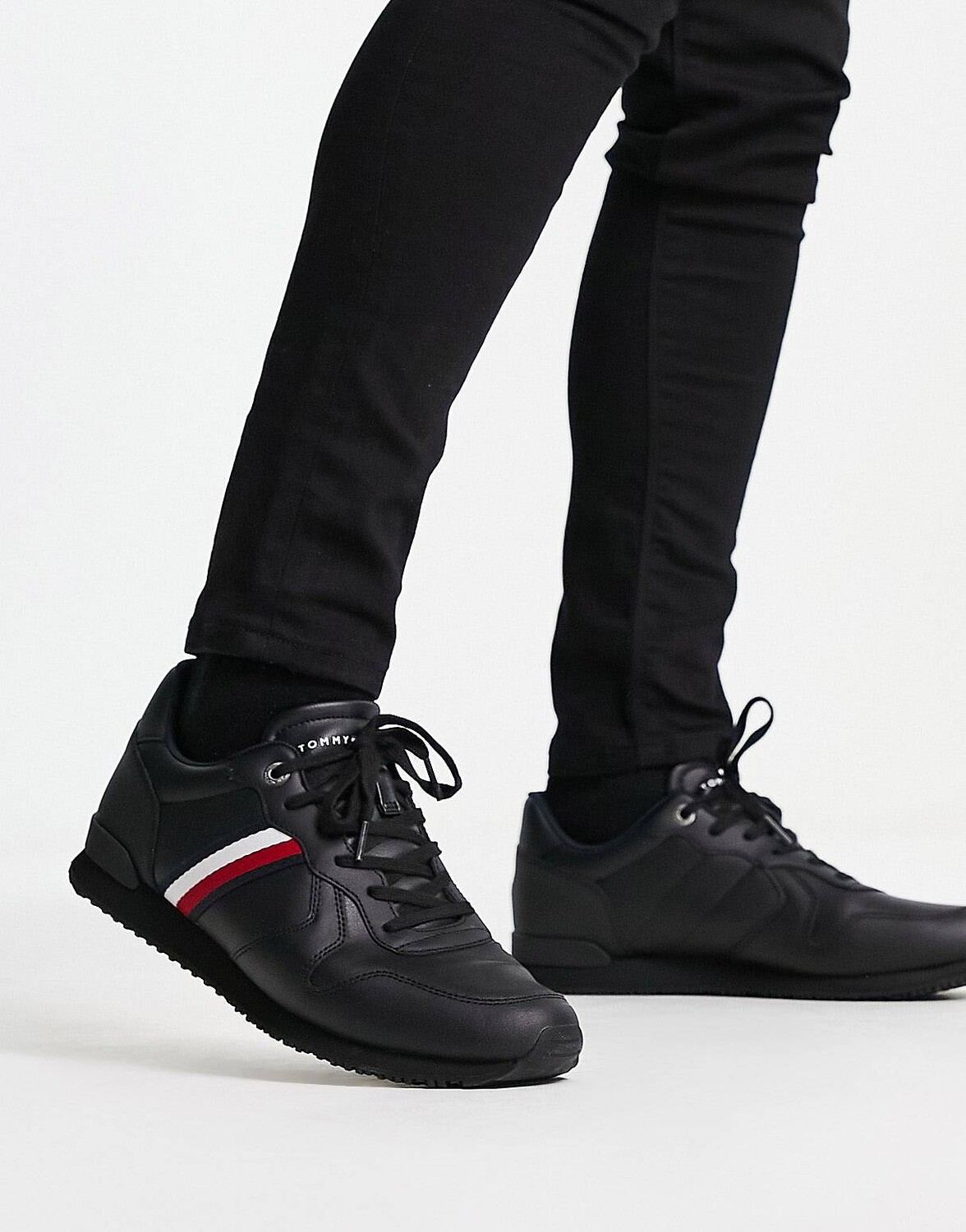 

Культовые черные беговые кроссовки Tommy Hilfiger