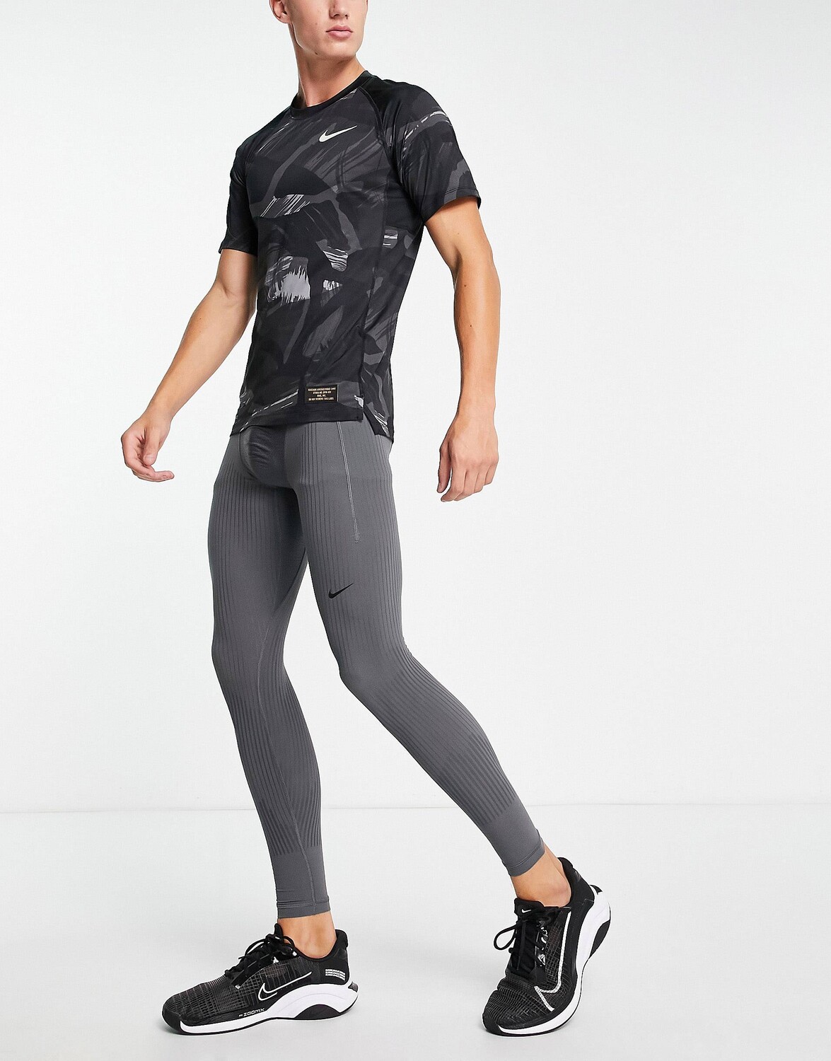 

Серые леггинсы Nike Training Axis Dri-FIT ADV