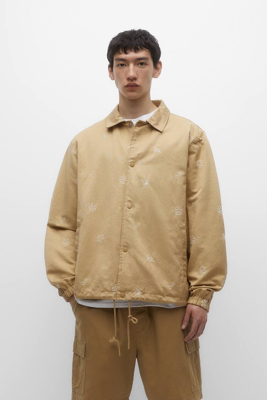 

Легкая куртка с вышивкой Pull&Bear