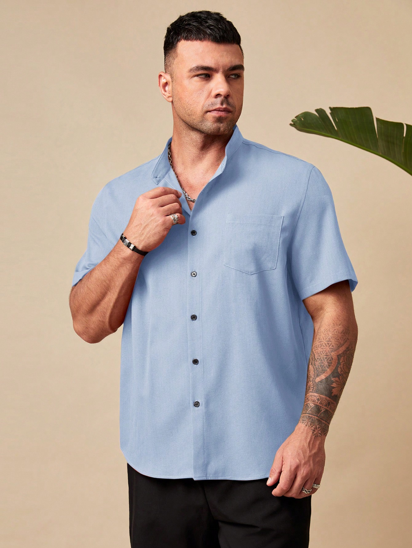 Manfinity Homme Мужская рубашка свободного кроя больших размеров на пуговицах с короткими рукавами и накладными карманами больших размеров, голубые