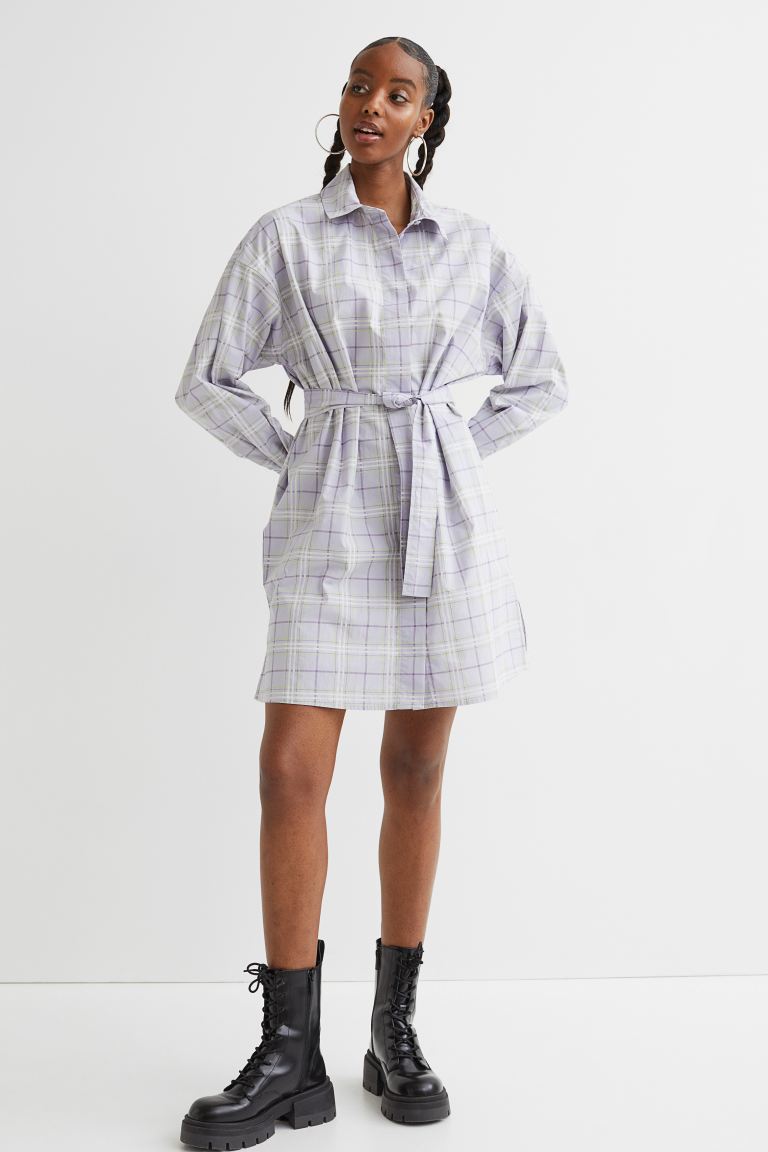 Платье-рубашка с завязывающимся поясом H&M, фиолетовый/клетка