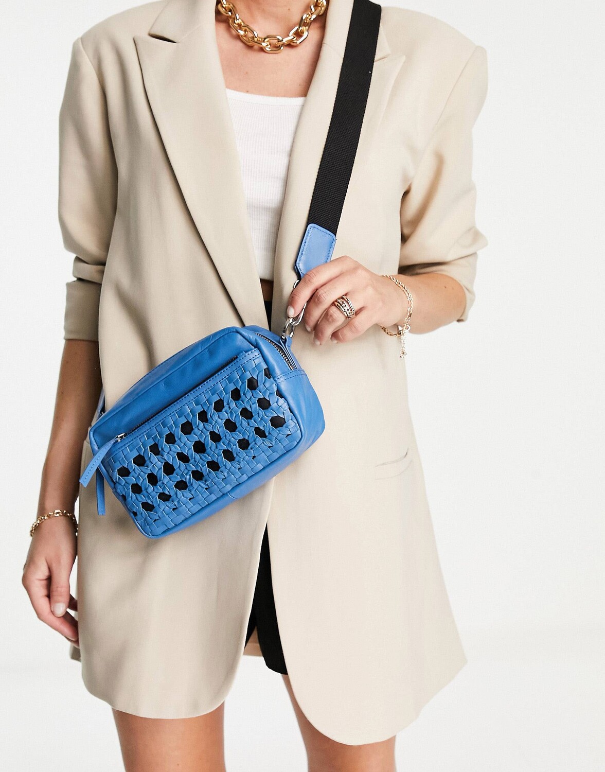 

Синяя плетеная сумка через плечо Topshop Lola