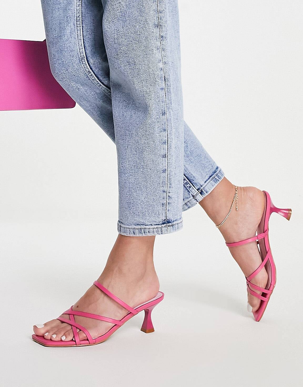 

Розовые мюли с ремешками на среднем каблуке ASOS DESIGN