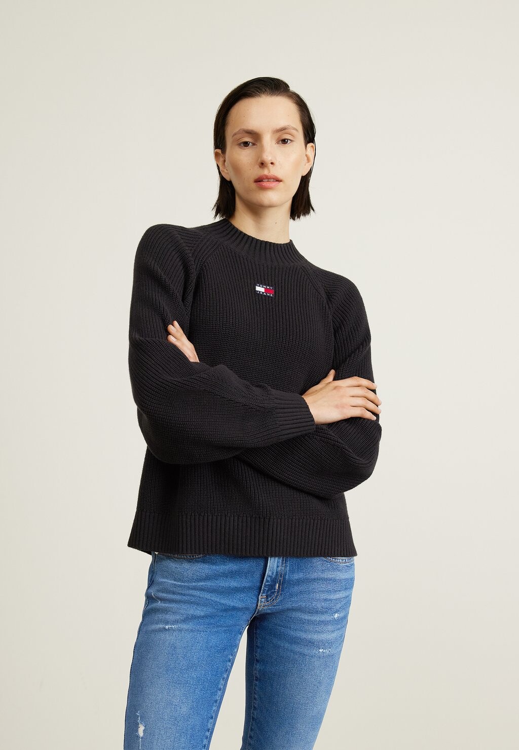 

Свитшот Tommy Jeans СВИТЕР BADGE MOCKNECK, черный