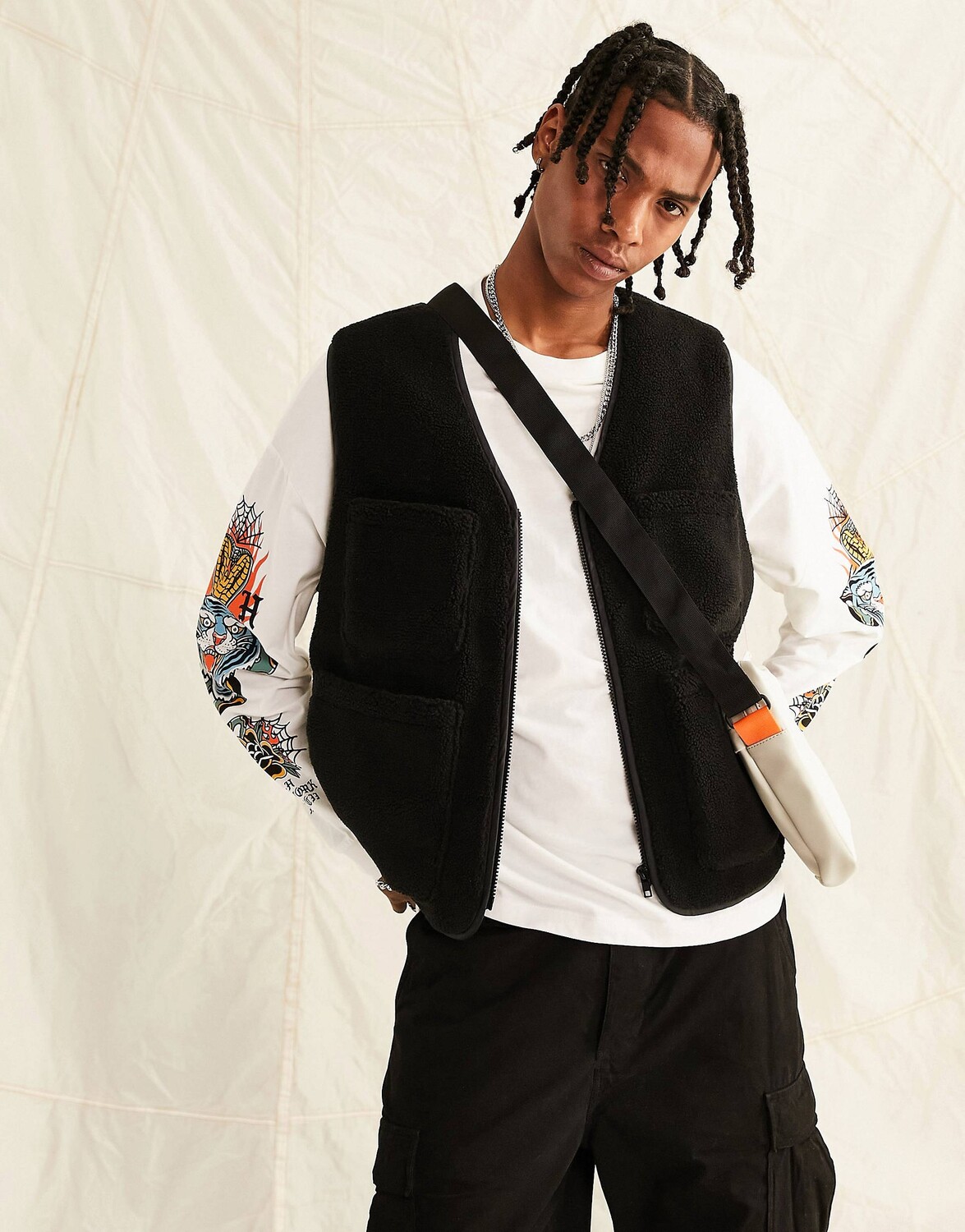 

Черный жилет ASOS DESIGN