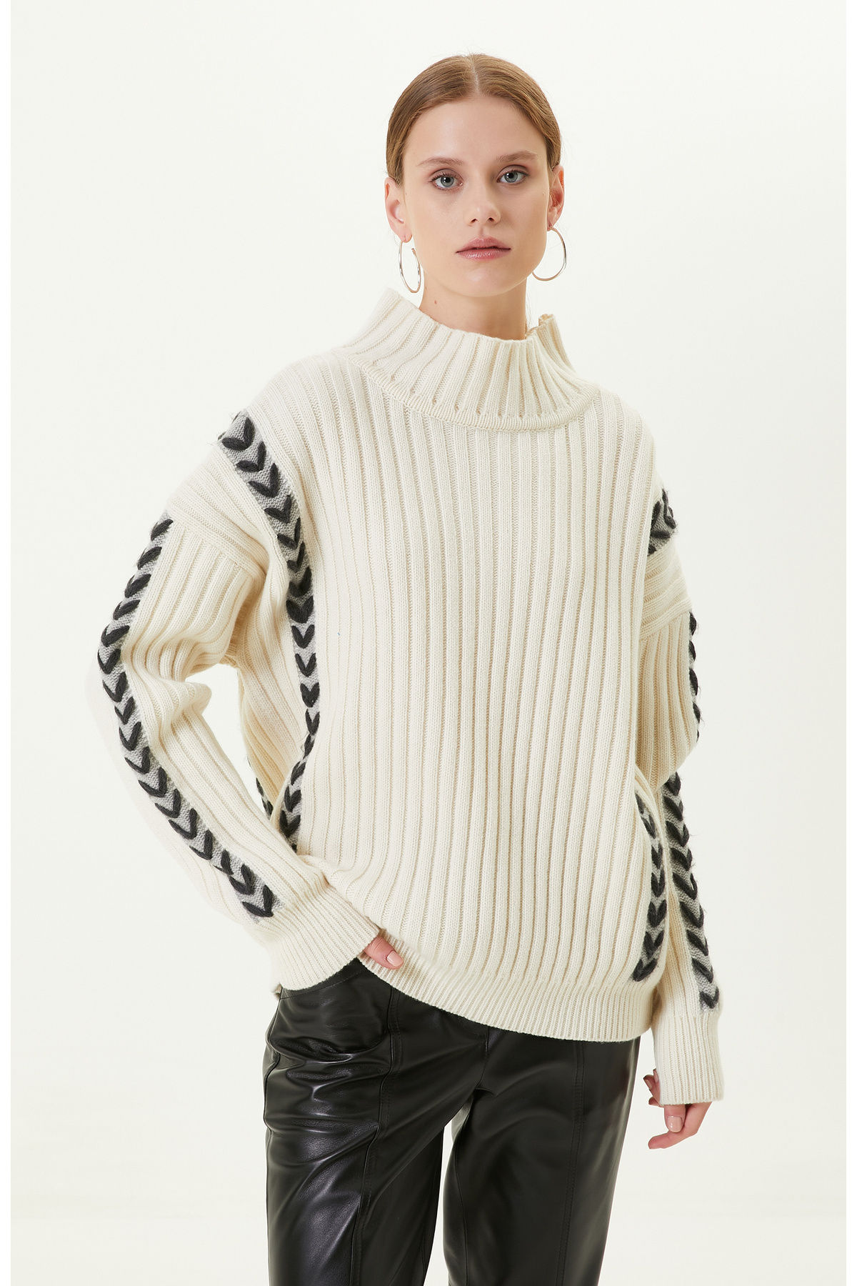 Трикотажный свитер с высоким воротником цвета экрю Network, экрю