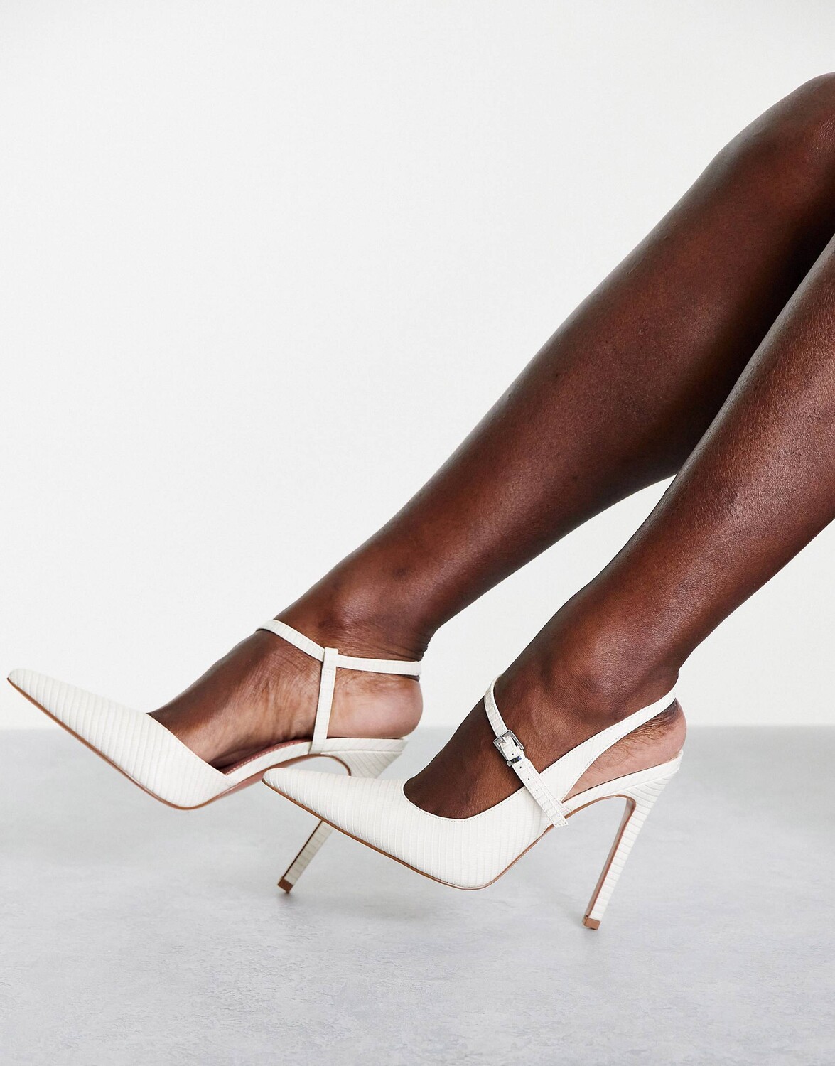 

Белые туфли асимметричного кроя на высоком каблуке ASOS DESIGN Piano