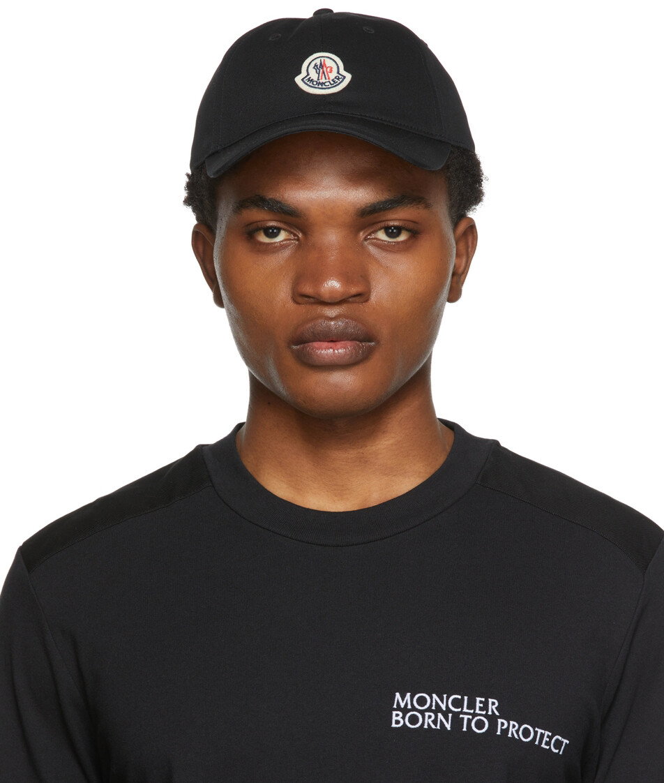 

Черная кепка с логотипом Moncler
