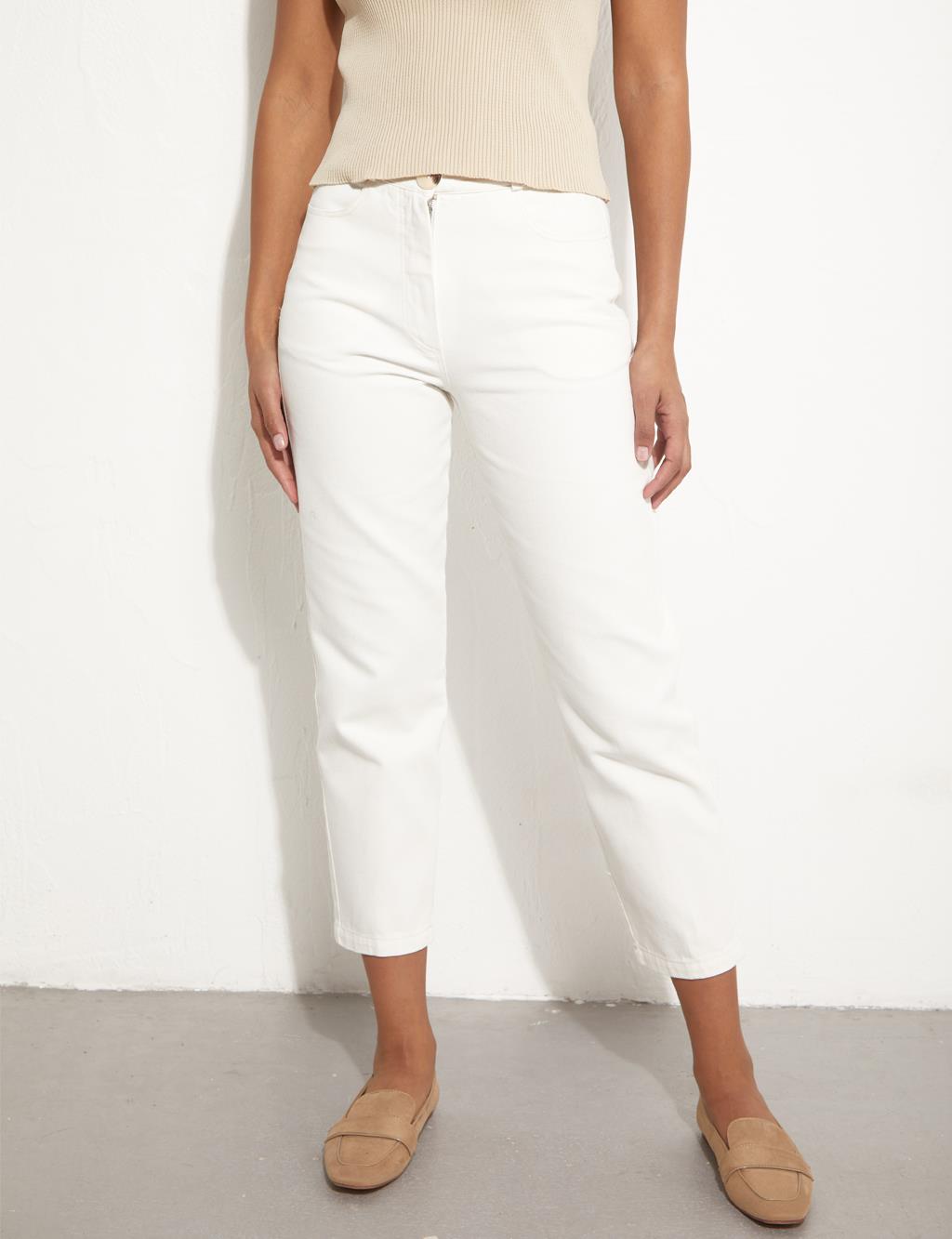 Короткие джинсовые брюки кремового цвета Kayra кремового цвета комо брюки lauren manoogian