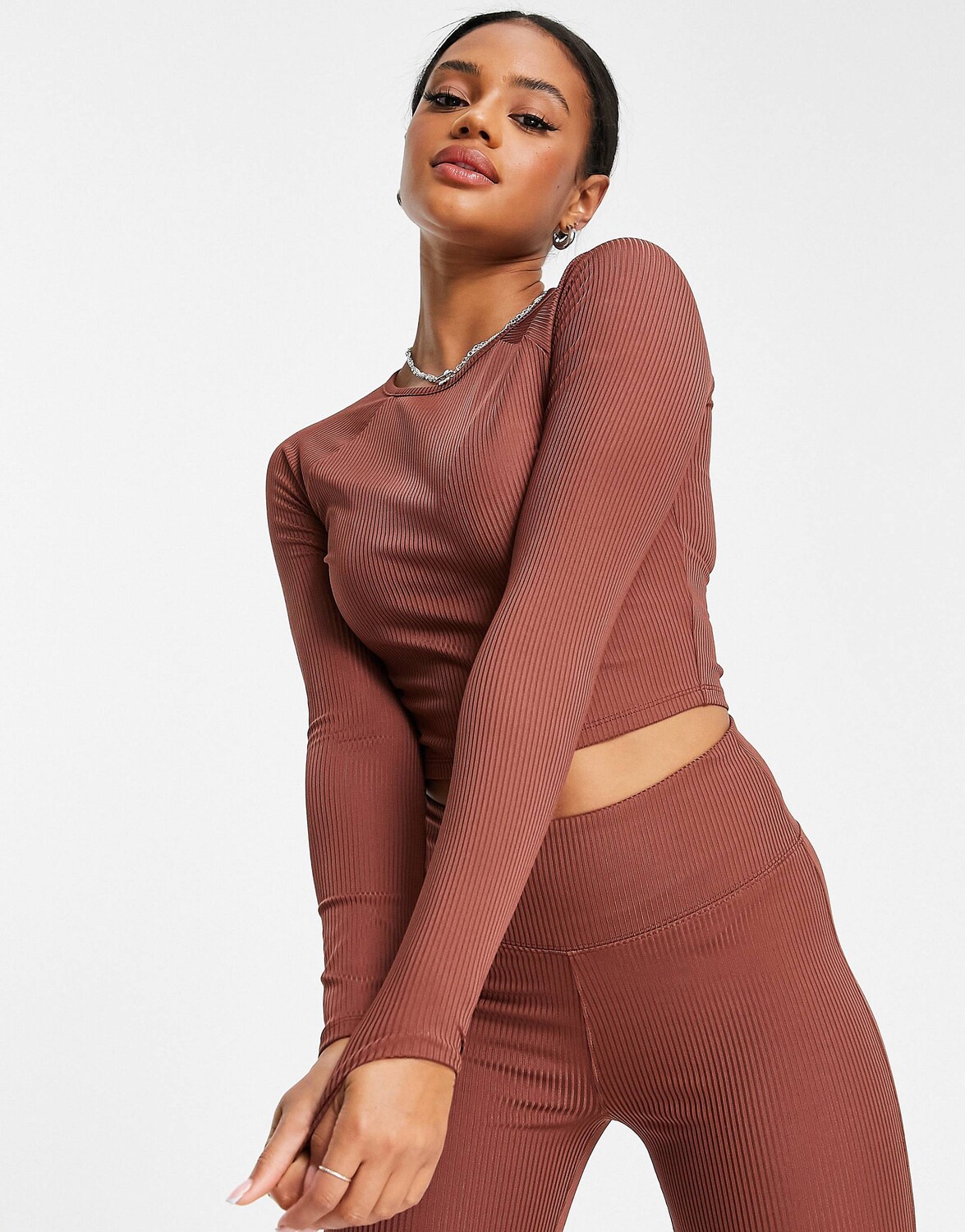 

Тренировочный топ в рубчик с длинными рукавами ASOS 4505, Коричневый